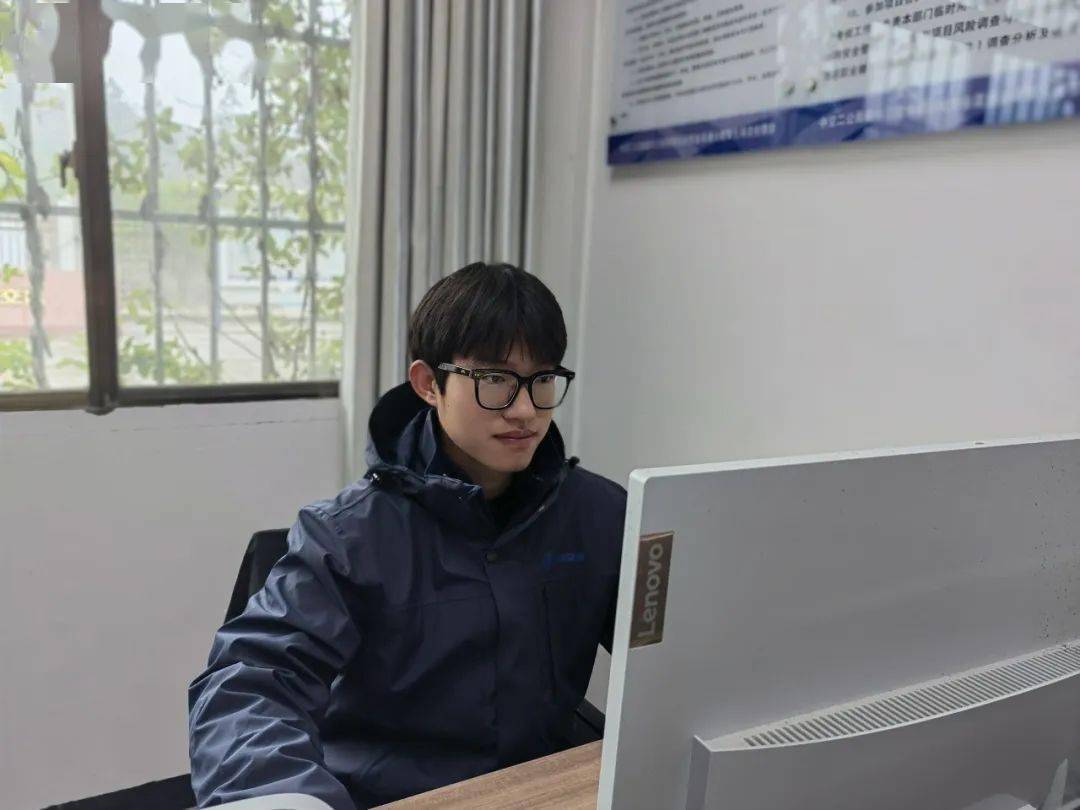双赢彩票购彩：咔擦！我们的新工装怎么这么好看(图1)