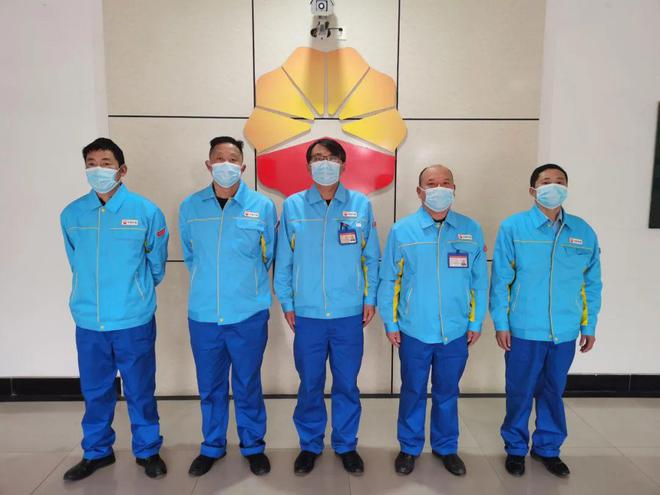 双赢彩票在线：中石油最新工作服-换装中(图2)